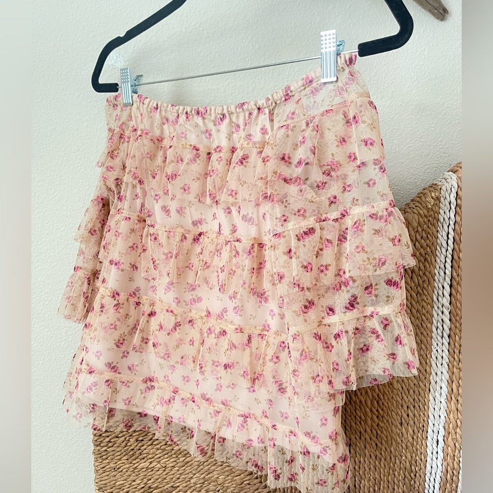Floral ruffled tier off the shoulder shirt NWOT size small x Zara style